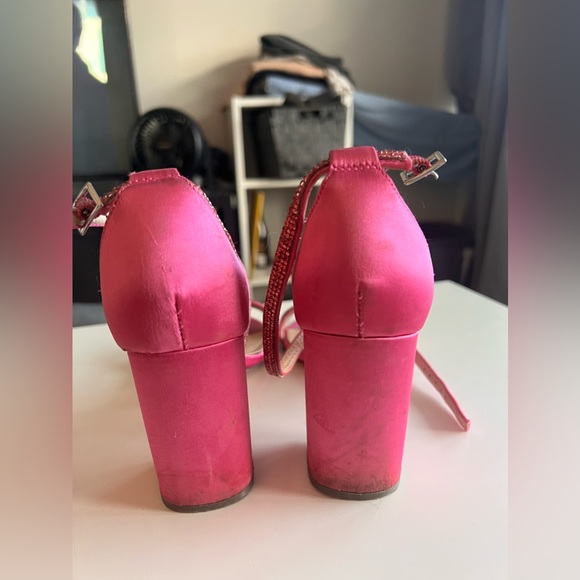 Pink High-heel - Picture 5 of 5